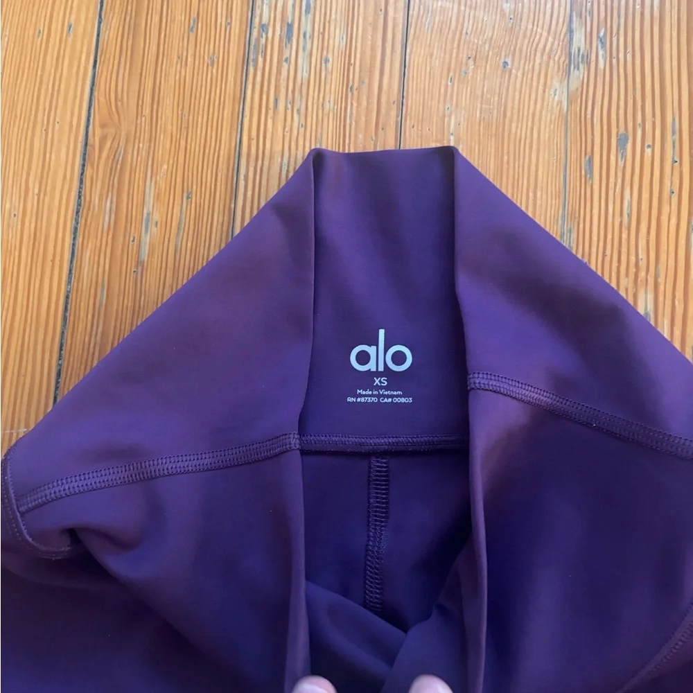 ALO Leggings in Rich Purple - Picture 3 of 4